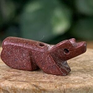 Native American Zuni Hand Carved Catlinite Pipestone Bear Fetish Bead Vintage .9